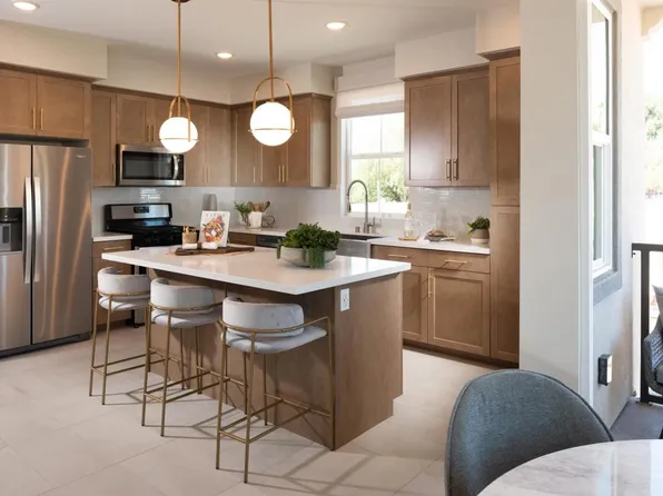 2304 Columba Gln, Escondido, CA 92025