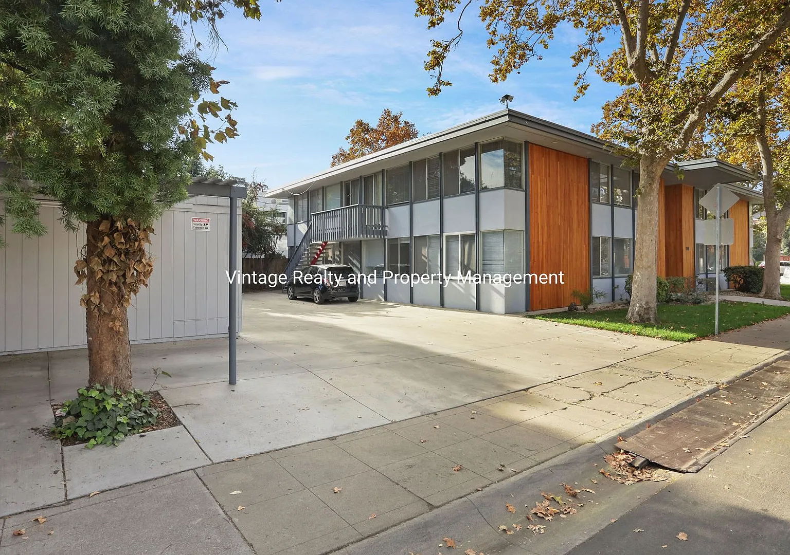 248 W Knoles Way — Photo 2