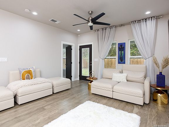 5th image of 415 BELMONT