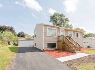 145 Cedar Cir, Palatine, IL 60107