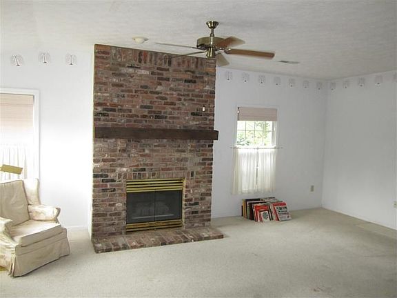 2nd image of 1813 Brandonhall Dr
