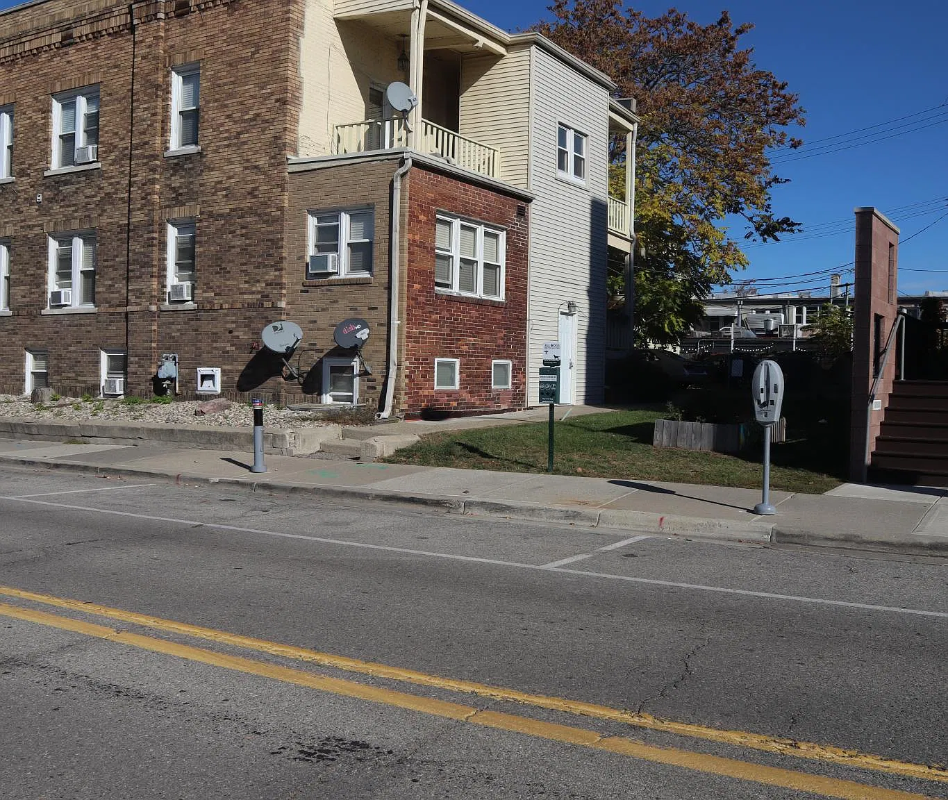 321 W 6th St — Photo 2