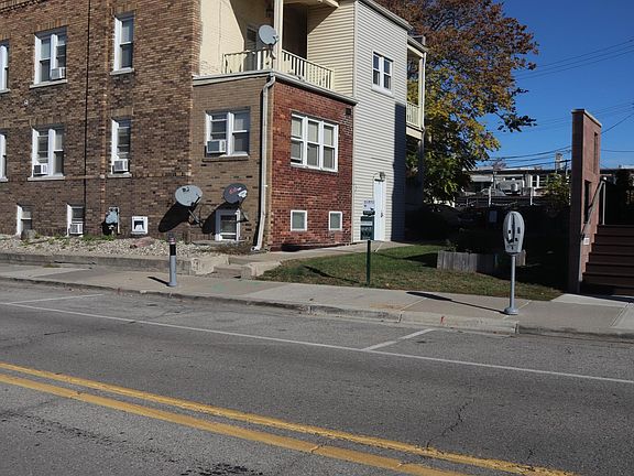 2nd image of 321 W 6th St APT 6