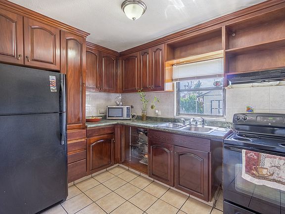 3rd image of 485 S Canosa Ct
