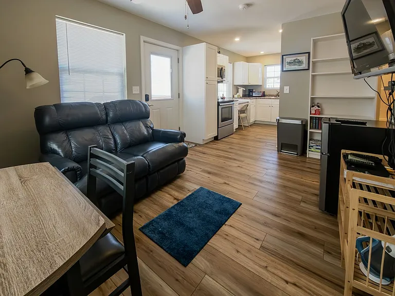 8805 Farmington Dr — Photo 5