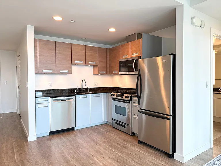 300 Berry St #806 — Photo 15