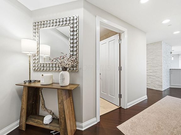 5th image of 1 Miranova Pl APT 1610