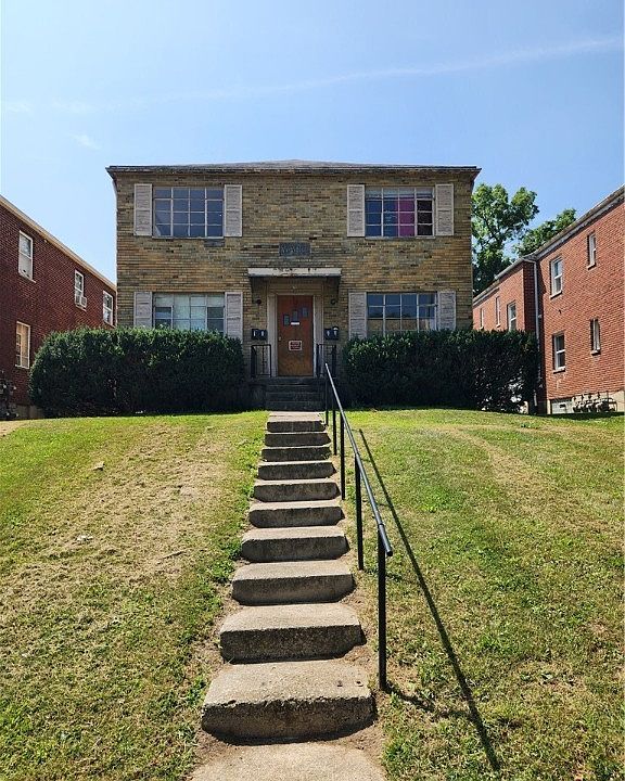 1st image of 212 E Bruce Ave
