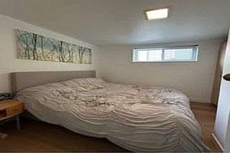 Large master bedroom - can fit a King bed