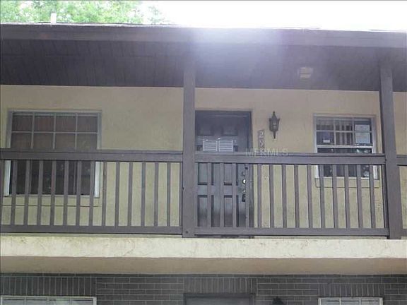 2nd image of 2985 Sir Hamilton Cir #11