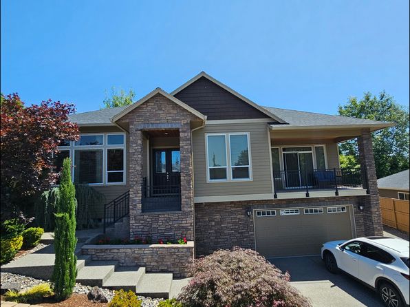 1323 SE Columbia Crest Ct