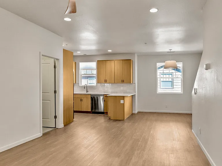 2567 W Pikes Peak Dr — Photo 5