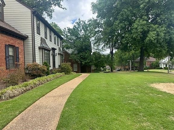 2nd image of 1915 Hidden Oaks Dr