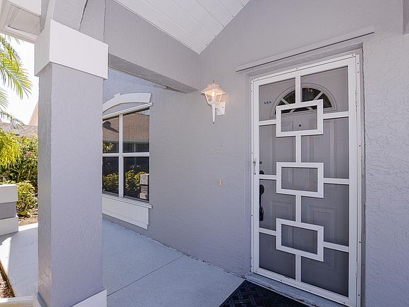 5th image of 452 NW Gibraltar Ct