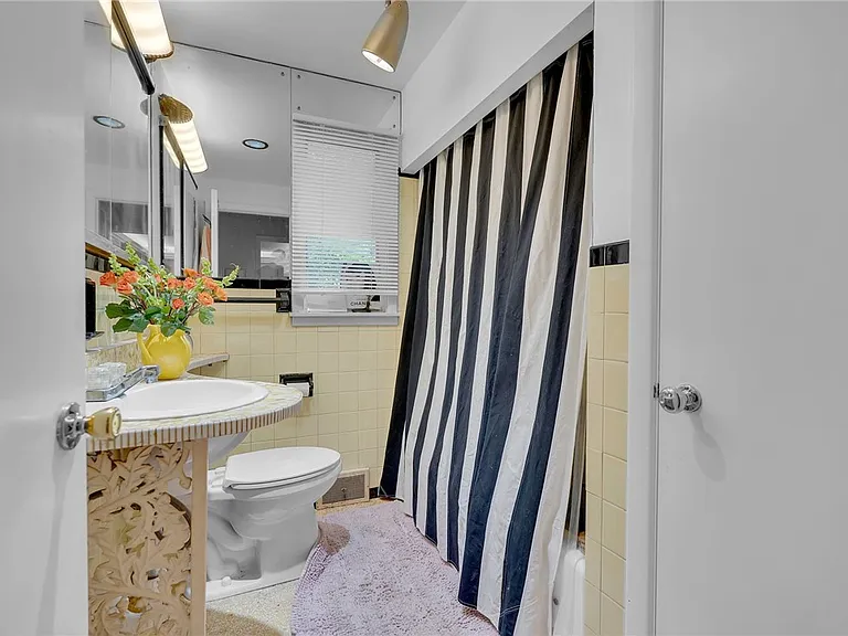 114 Burbank Dr — Photo 34