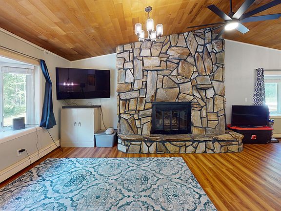 3rd image of 270 Terrace Dr