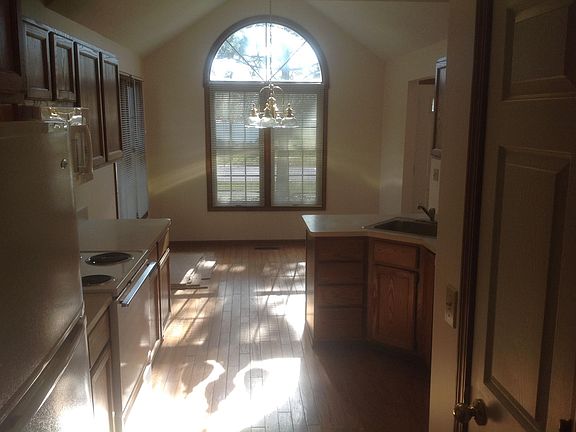 4th image of 19408 Bradford Ct