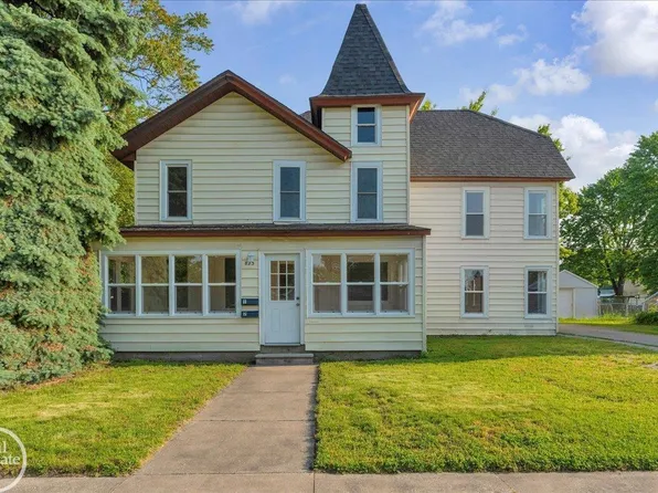 823 Beard St, Port Huron, MI 48060