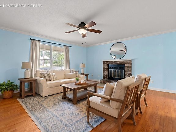 3rd image of 2304 Covey Ln