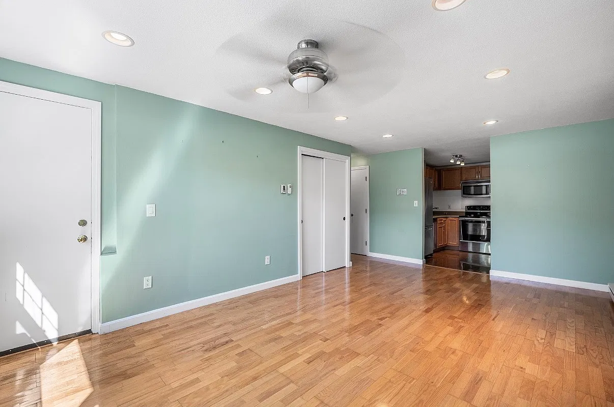 2 bed, 740 sqft, $2,200 — Photo 3