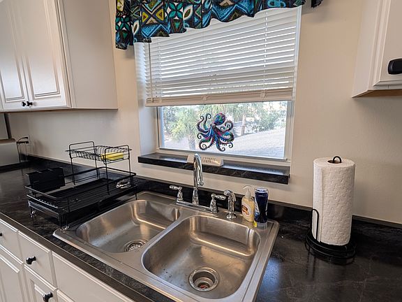 FULLY EQUIPPED Kitchen with Everything you could need