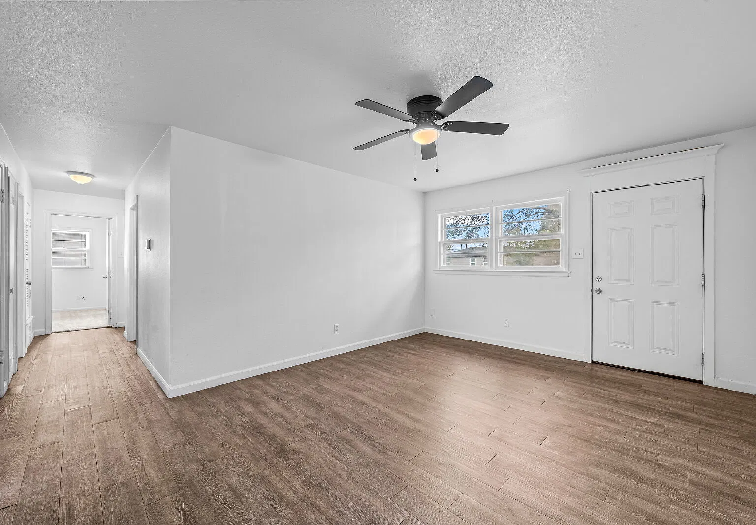 3 bed, 1.0 bath, 1131 sqft, $1,195 — Photo 4