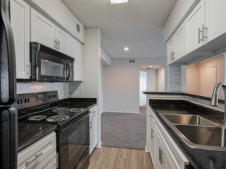 Chesapeake Apartments — Photo 25