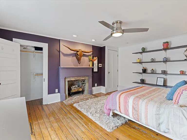 102 N East St — Photo 26