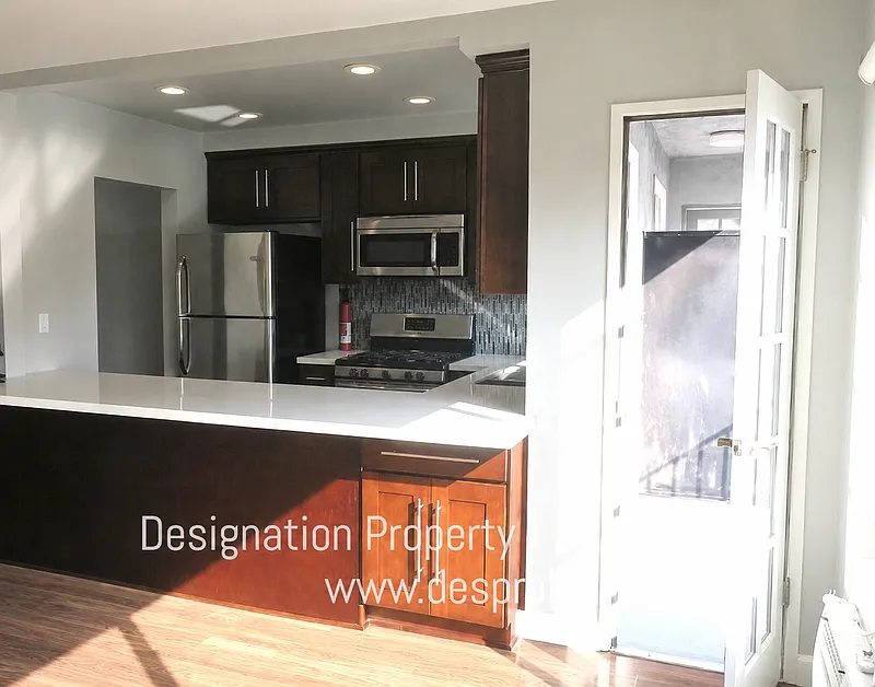 2 bed, 1.5 bath, 919 sqft, $2,850 — Photo 2