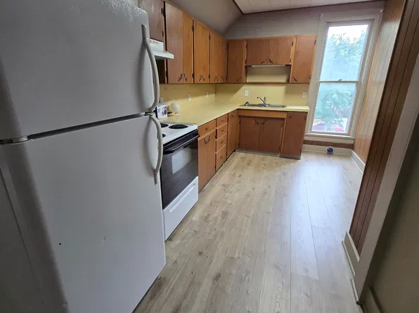 108 NE 10th St #2, Abilene, KS 67410