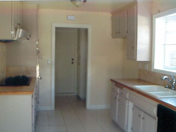 3rd image of 5262 Acacia Ave