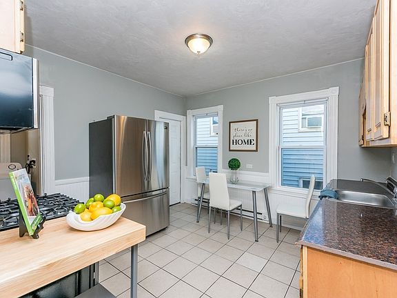 4th image of 36 Bellevue St #1