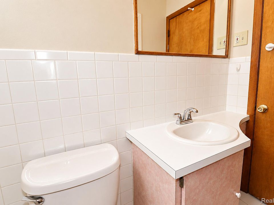 18285 Deering St, photo 14