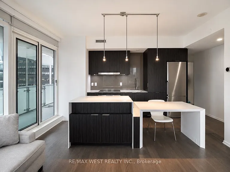 1 Bloor St E #1007 — Photo 4