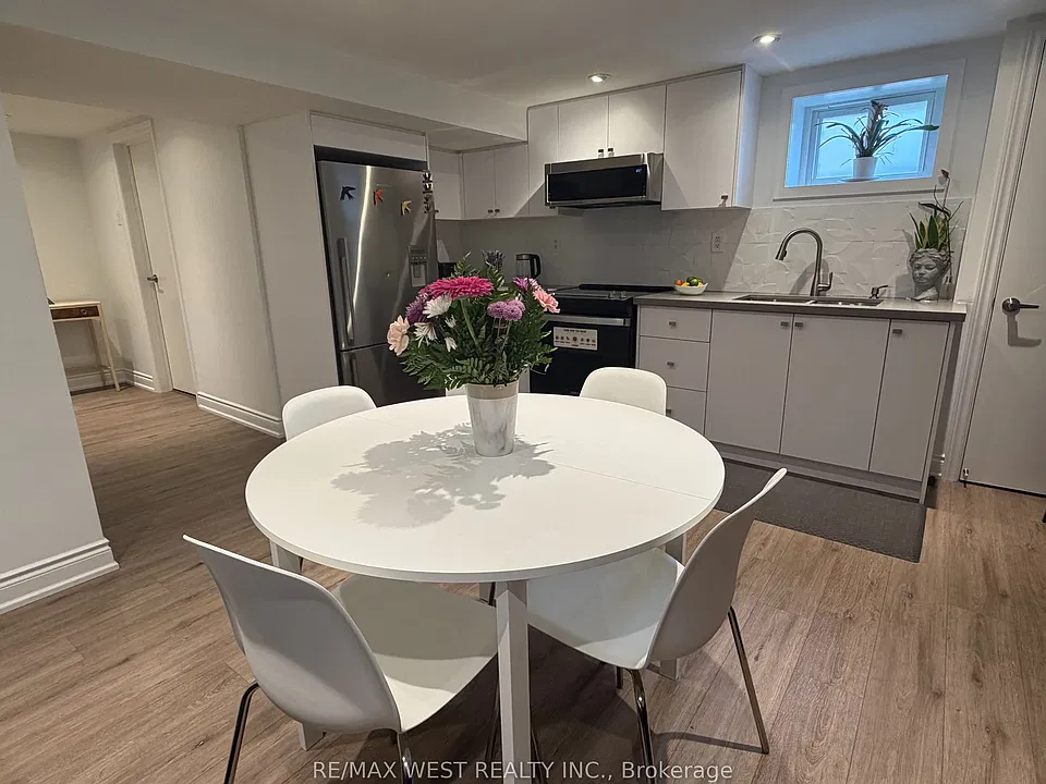 30 Flamborough Dr #BASEMENT