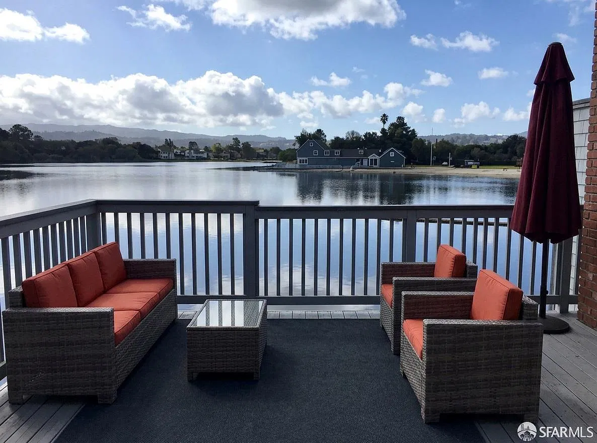 3 bed, 2.5 bath, 1900 sqft, $6,800 — Photo 1