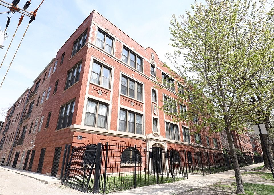 1st image of 936 W Sunnyside Ave #602