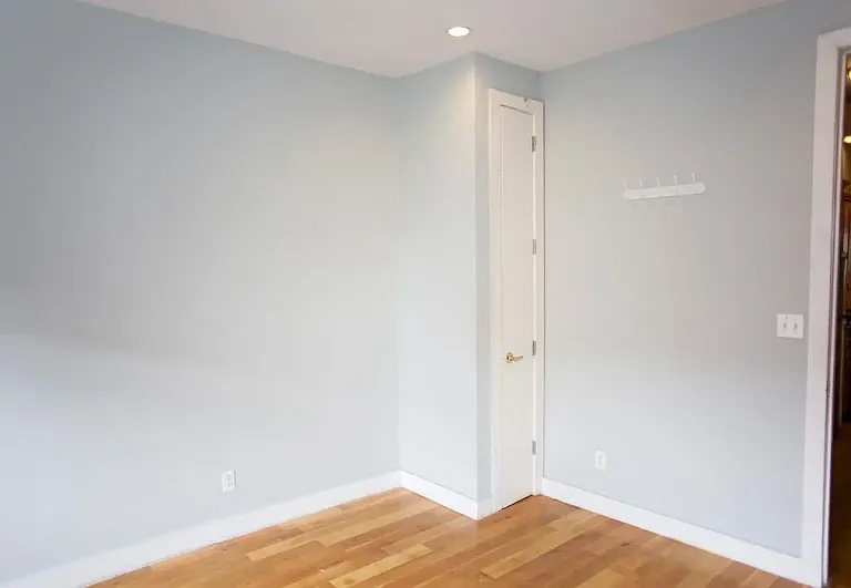 325 Melrose St #1L — Photo 8