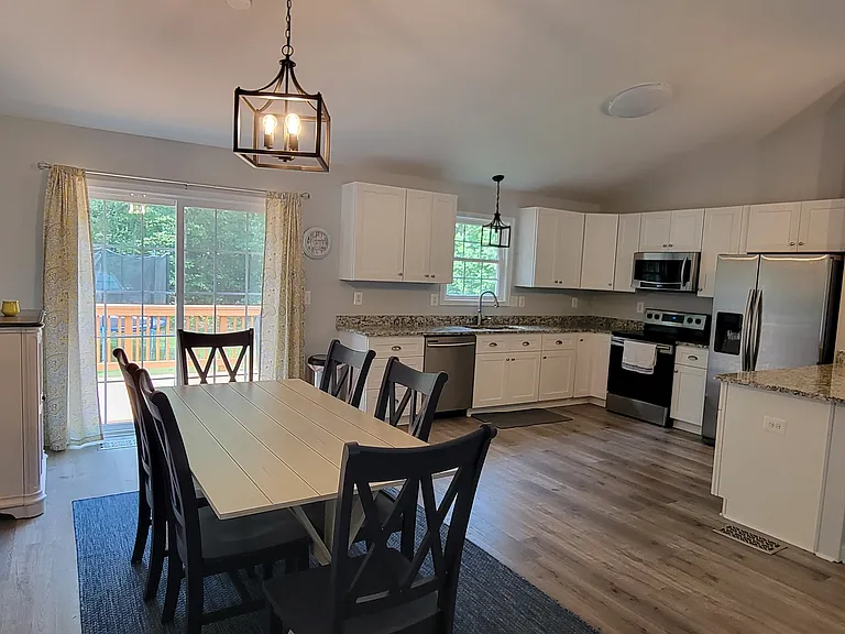 Beautiful kitchen with granite counters