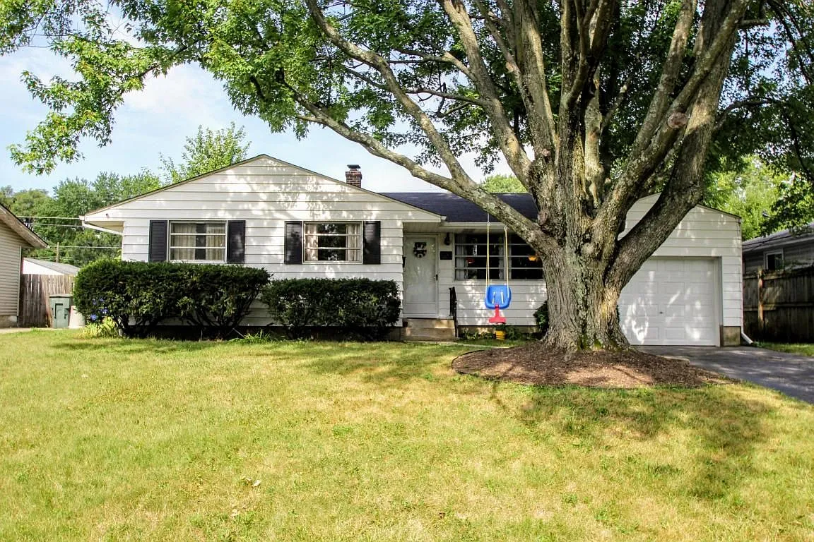 1033 Racine Ave photo 1