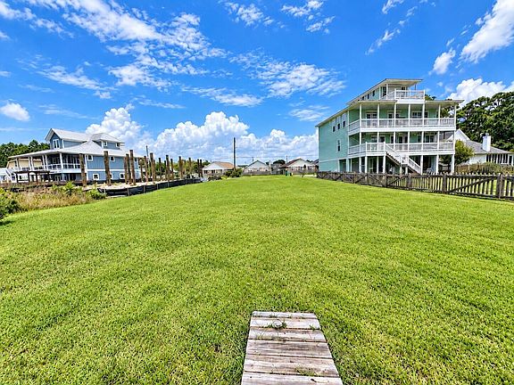 4th image of 572 Parish Blvd
