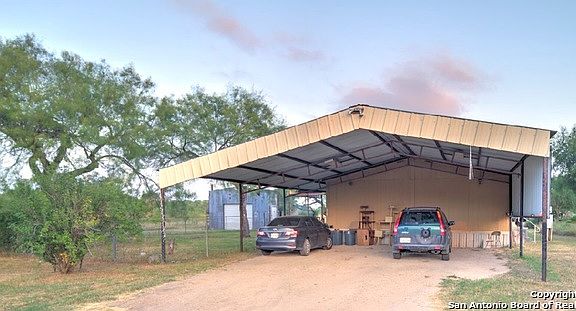 5th image of 916 Magnolia St