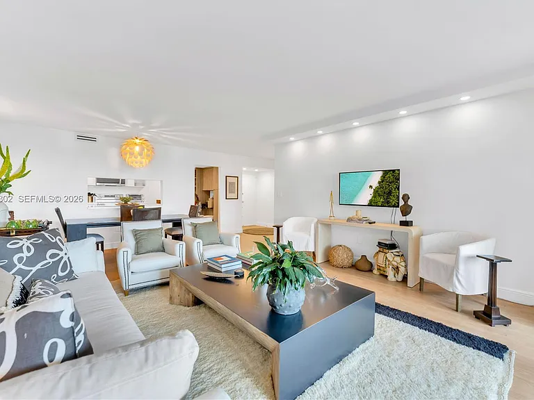 199 Ocean Lane Dr #306 — Photo 4