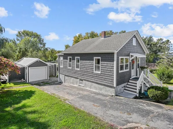 95 Canonicus St, Tiverton, RI 02878
