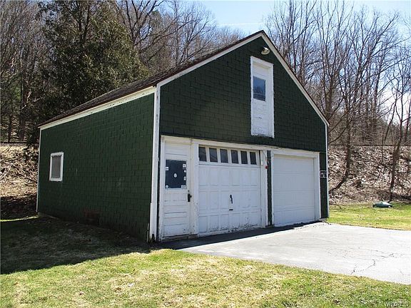 2nd image of 332 Jamestown St