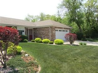 1077 Freedom Cir S, Crown Point, IN 46307