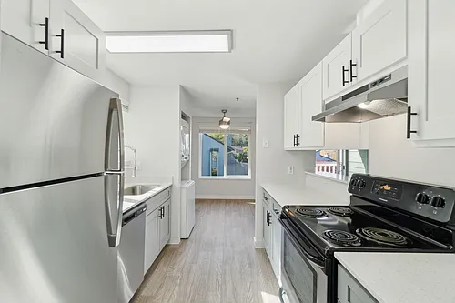 Spinnaker Apartments Photo 1