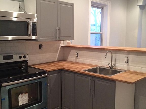 kitchen and breakfast bar