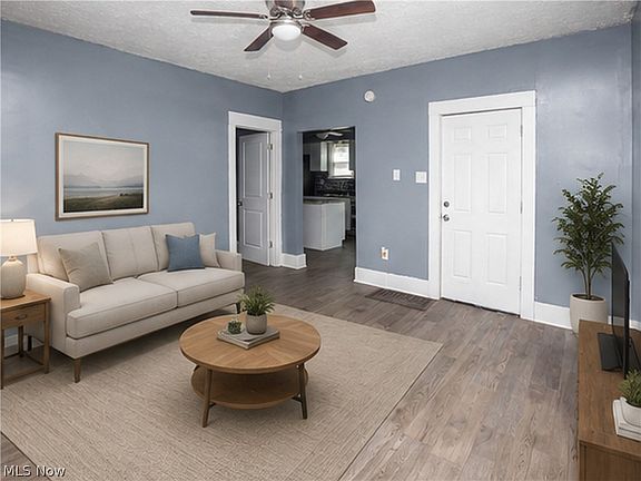 4th image of 2391 27th St SW