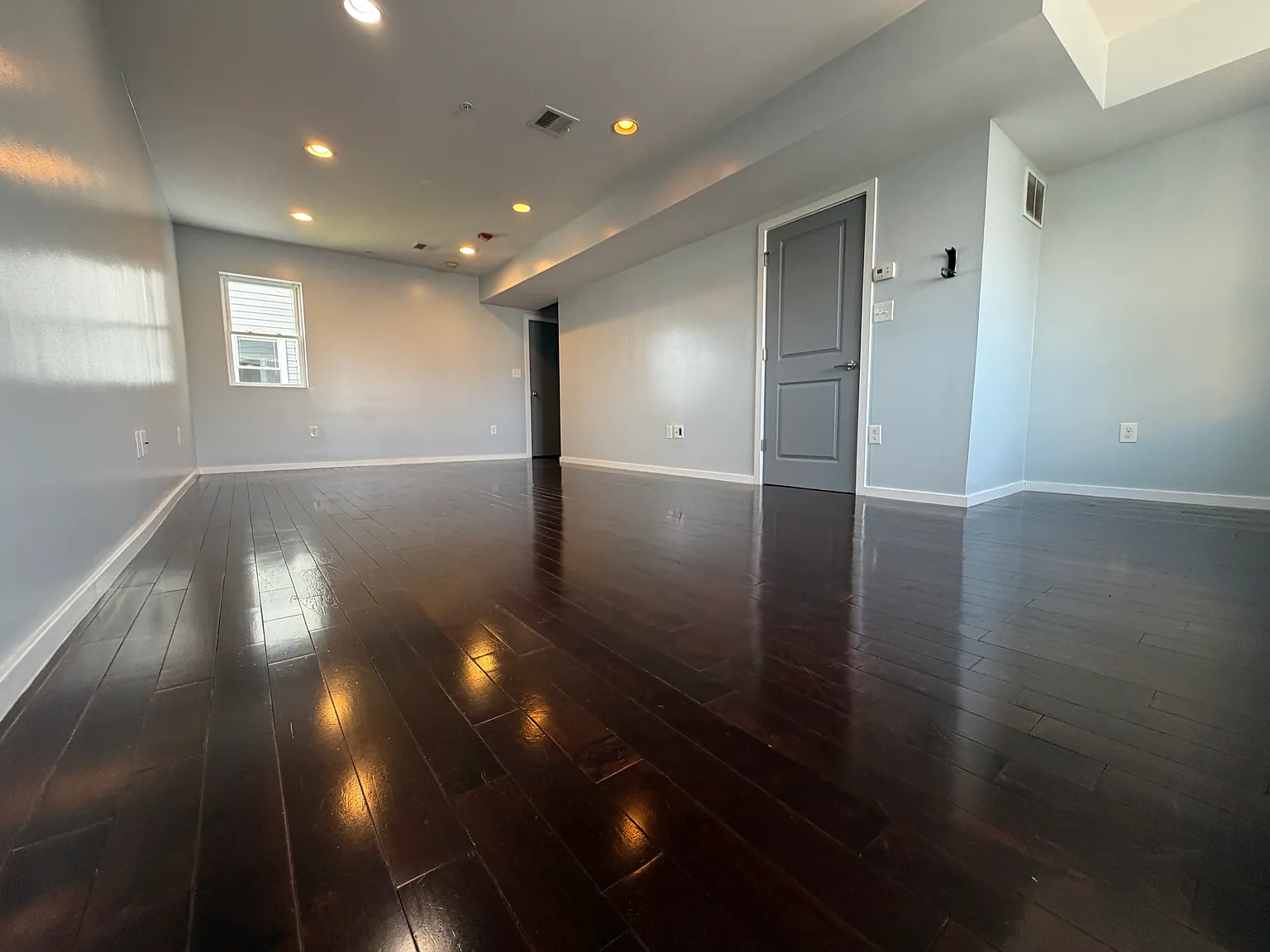 811 N Franklin St — Photo 2
